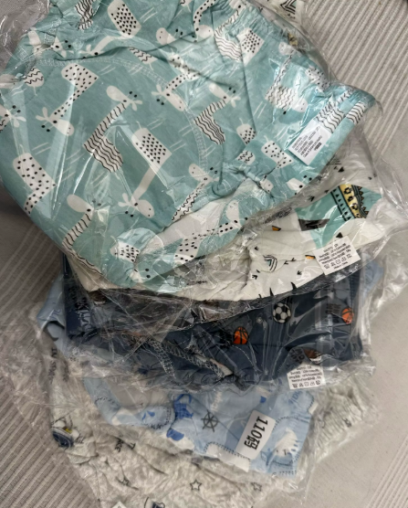 Enfant dormant avec l'oreiller Le P'tit Loup