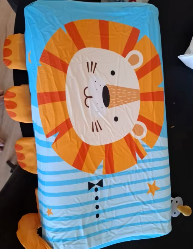 Enfant dormant avec l'oreiller Le P'tit Loup