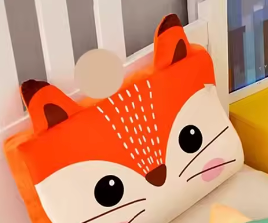 Enfant dormant avec l'oreiller Le P'tit Loup