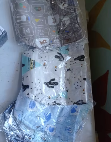 Enfant dormant avec l'oreiller Le P'tit Loup