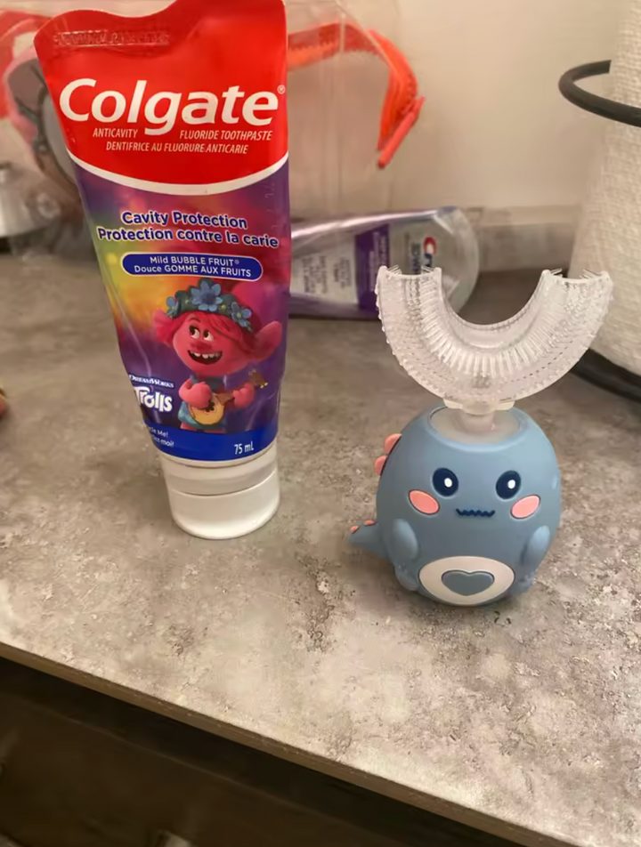 Enfant dormant avec l'oreiller Le P'tit Loup